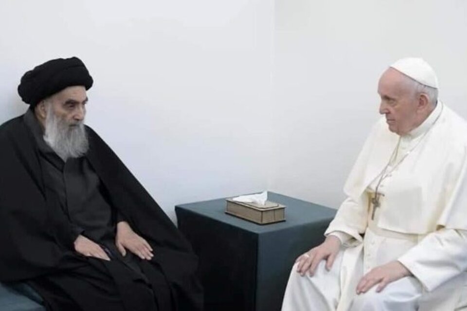 Francisco junto a al ayatolá Al Sistani (Fuente: Captura de pantalla)