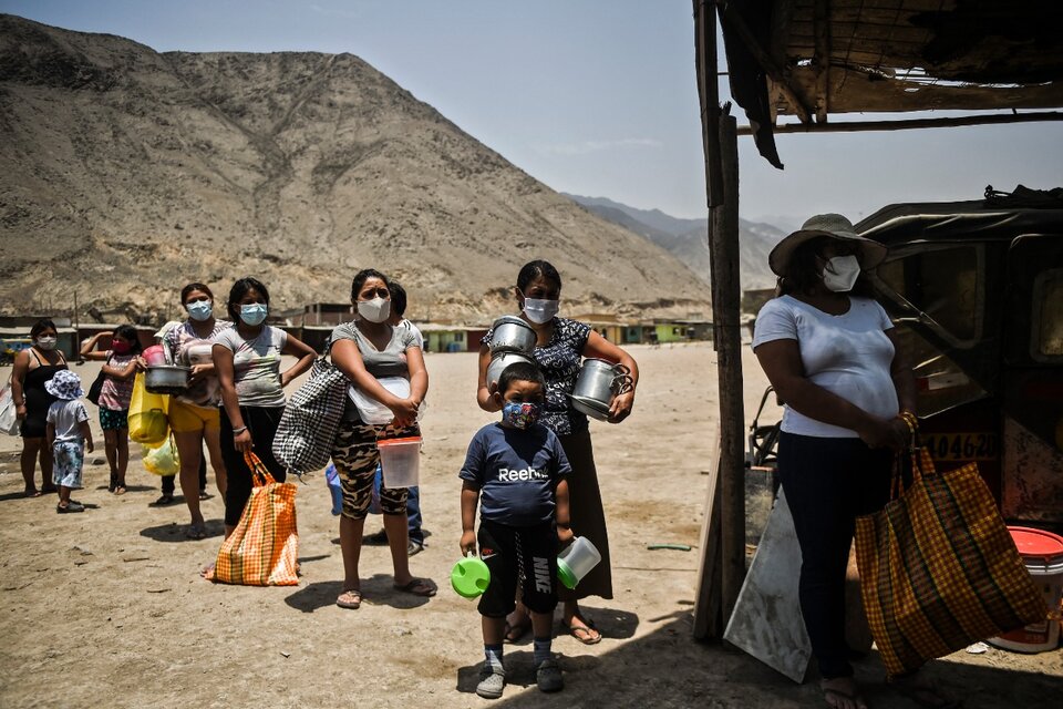 Comas, Perú. Falta de acceso a servicios básicos, uno de los problemas prevalecientes que agravó el impacto de la pandemia. (Fuente: AFP)