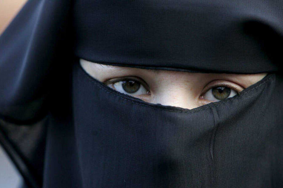 Suiza aprobó por referéndum la prohibición del uso del burka en lugares públicos  (Fuente: EFE)
