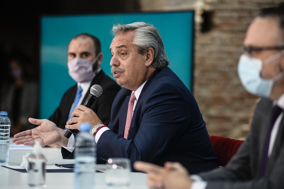 Fernández junto a Guzmán y Kulfas, en el anuncio del envío al Congreso de la ley.  (Fuente: Ministerio de Desarrollo Productivo)