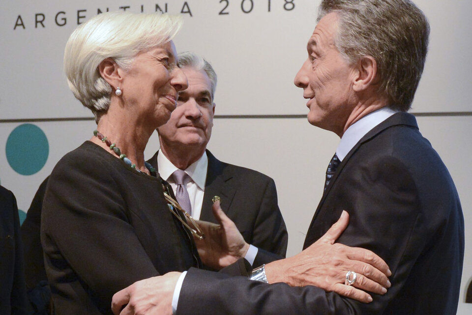 Christine Lagarde, del FMI, y Mauricio Macri, presidente 2015-2019, ambos responsables del ruinoso acuerdo para Argentina. (Fuente: AFP)