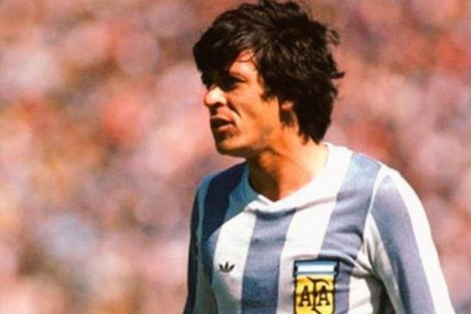 En 2018 René Houseman, uno de los jugadores más extraordinarios de la historia del fútbol argentino, muere a los 64 años por un cáncer de lengua. 