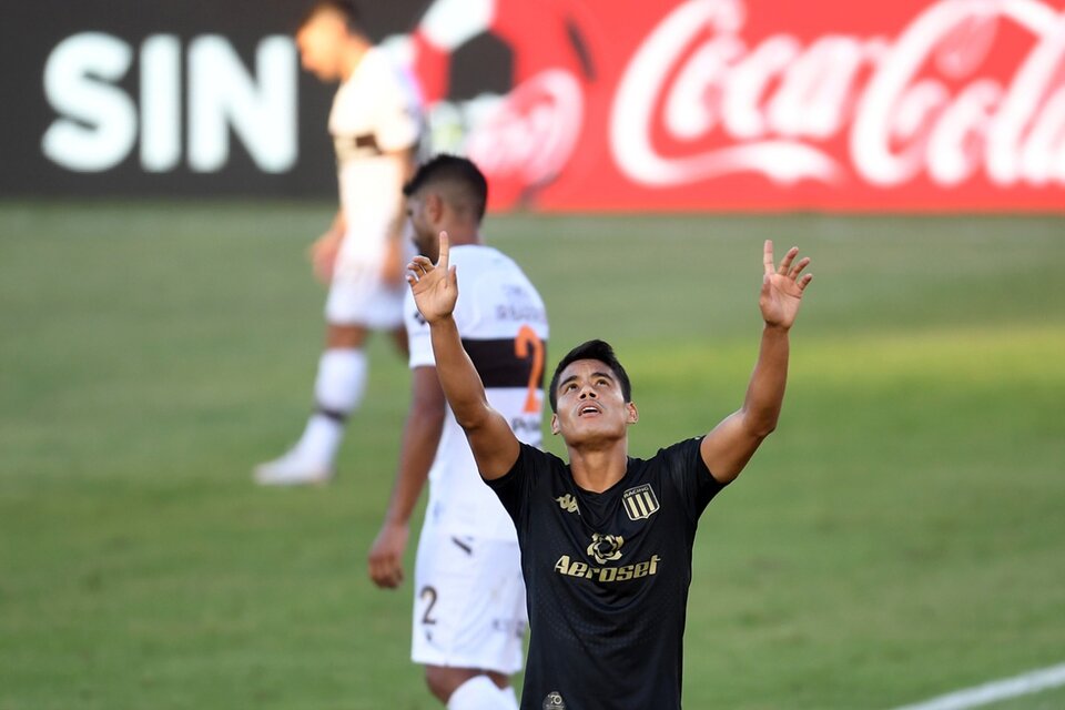 Melgarejo festeja el gol del 1-0. El paraguayo entró y cambió el partido con poquito.
