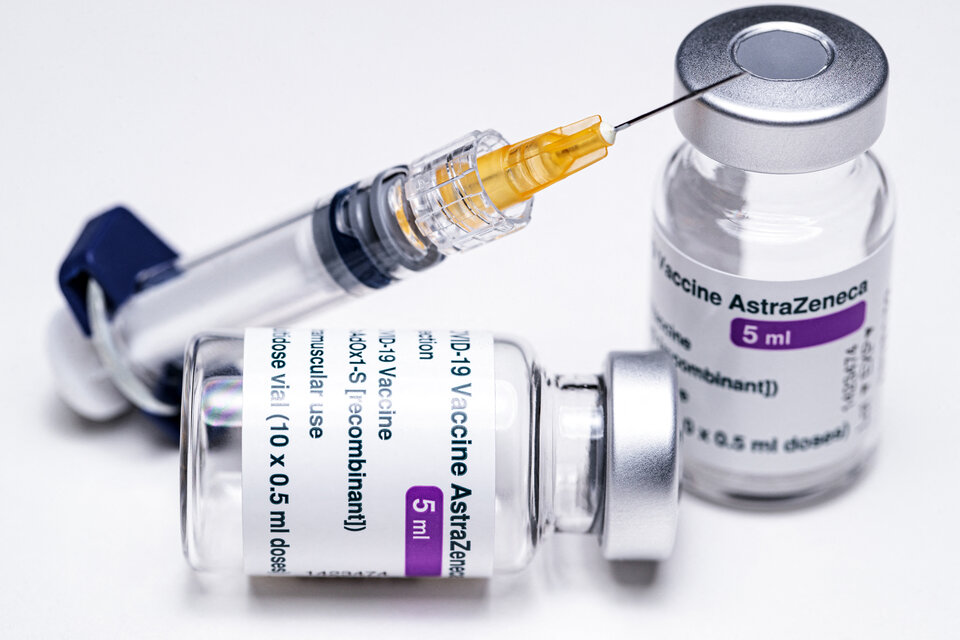 Vacuna Astra Zeneca: para la agencia europea el beneficio supera el riesgo. (Fuente: AFP)