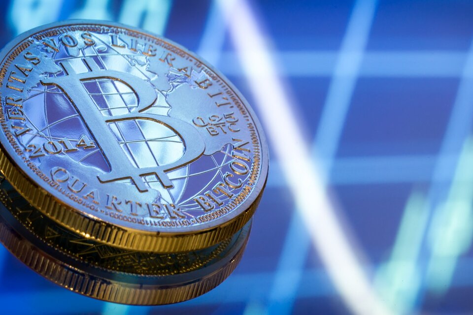 En marzo de 2020 la cotización del bitcoin era menor a los 5 mil dólares; ahora tocó un pico de 60 mil.