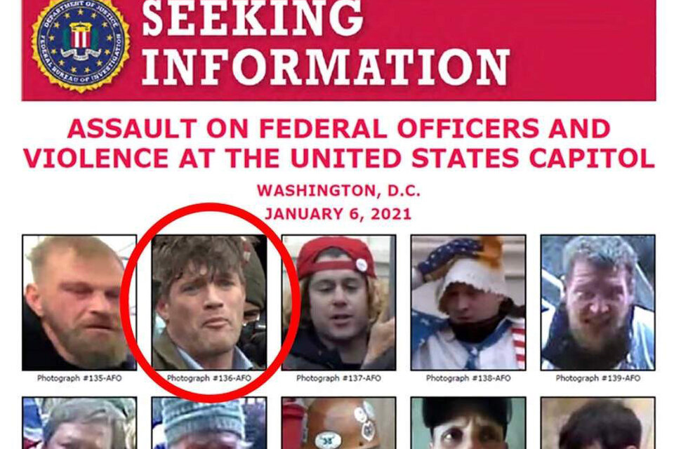 El cartel del FBI que pidió datos para identificar a los atacantes del Capitolio: Freddie Klein figura en el afiche. 