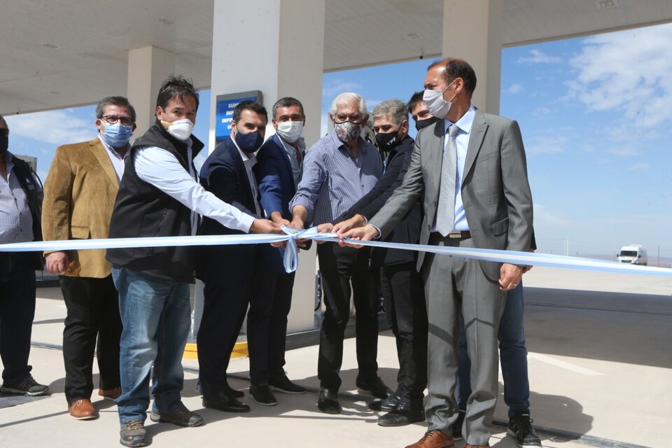 Inauguración de una estación de servicio en Añelo