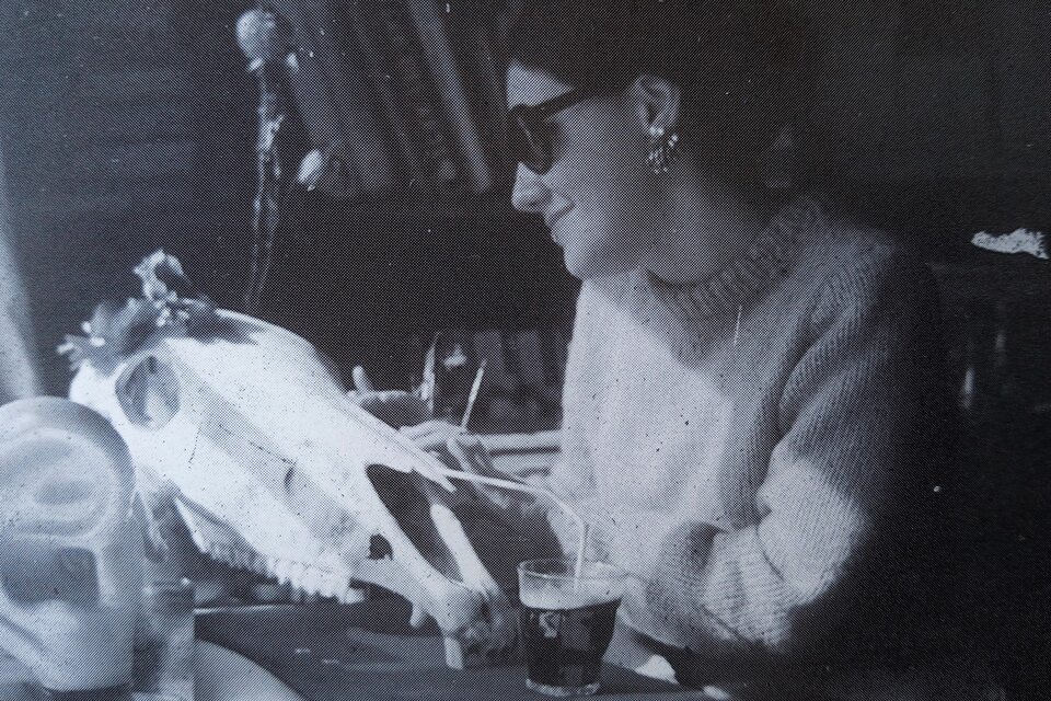 Iris Alba (1935-1993), pintora, escultora, artista plástica, diseñadora