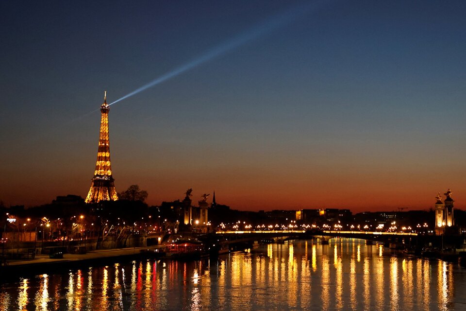 En 1889 se inaugura en París uno de los símbolos de la Ciudad Luz: la Torre Eiffel.  (Fuente: AFP)