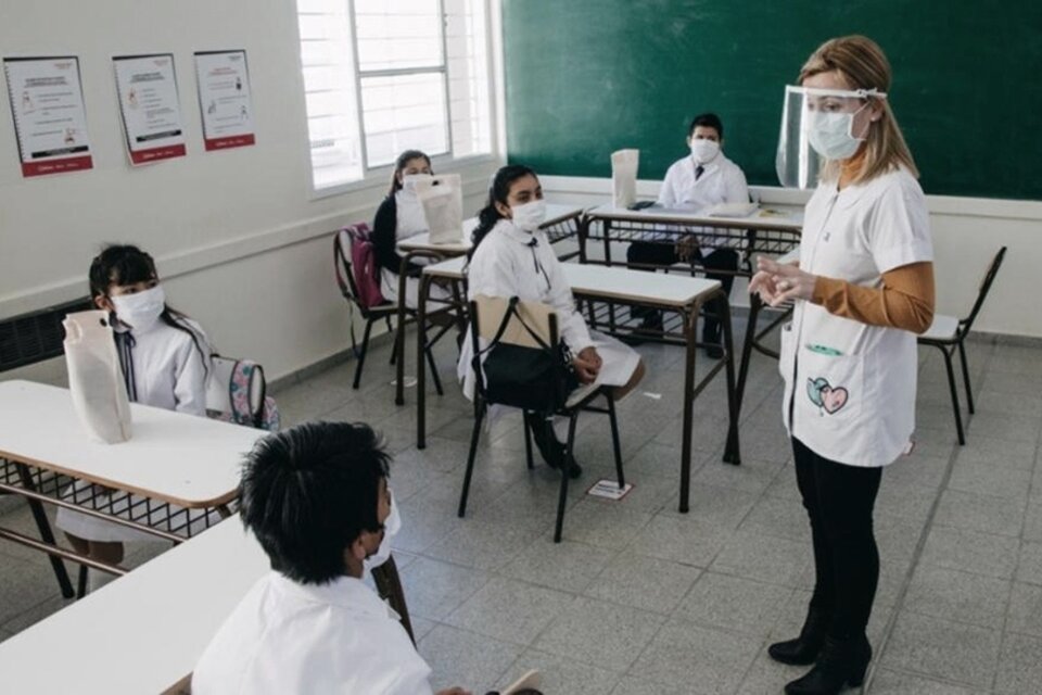 Eduardo López reclamó que todos los maestros reciban las vacunas que el Gobierno nacional destinó al distrito y que, según dijo, Larreta "destina a otros sectores".  (Fuente: Télam)