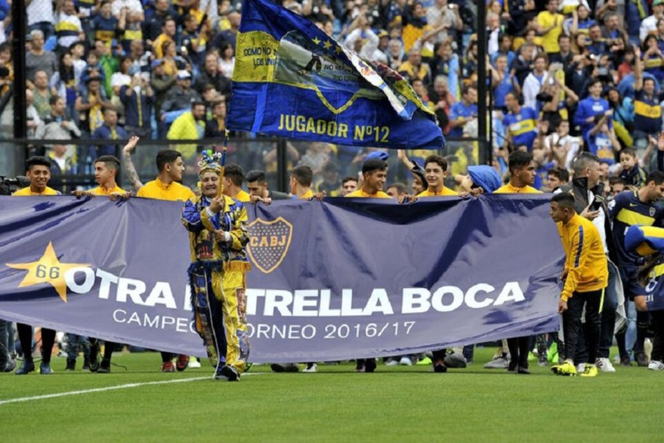 Laudonio, con ropa de gala, para celebrar un nuevo título de Boca. (Fuente: Télam)