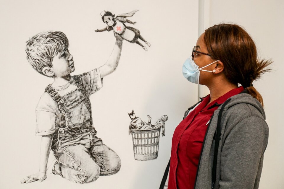 Banksy donó el dibujo en mayo de 2020 al Hospital General de Southampton.  (Fuente: AFP)