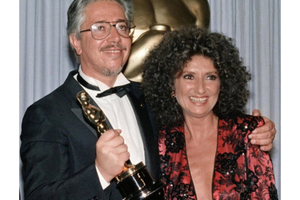 Luis Puenzo y Norma Aleandro la noche del 24 de marzo de 1986, en Hollywood. 