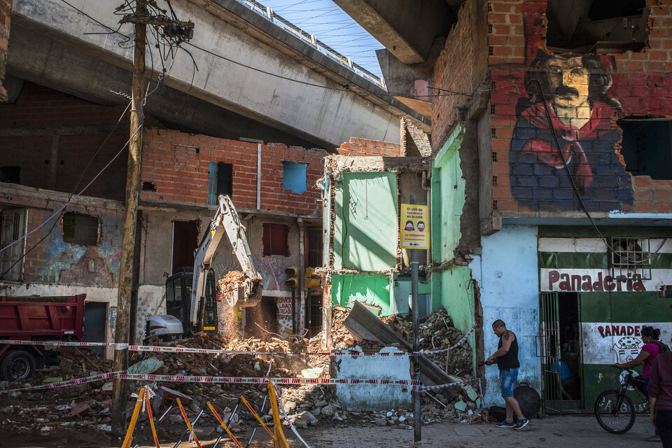 Villa 31: vecinos y vecinas viven entre escombros en el Bajo Autopista (Fuente: Adrián Pérez)