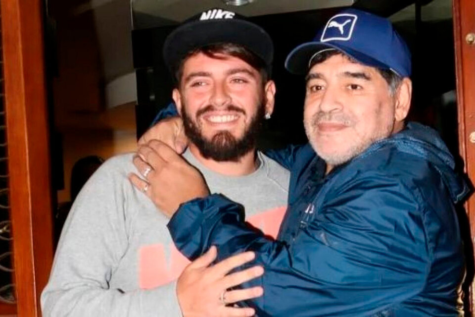 Felipe Solá presidió por  videoconferencia el acto formal que le otorgó la nacionalidad argentina a Diego Armando Maradona, hijo italiano (homónimo) de Diego Armando Maradona.