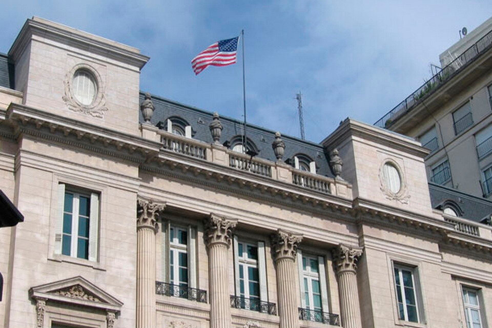 La derecha política y medática reclaman al Gobierno un alineamiento absoluto con los dictados de la Embajada de Estados Unidos.