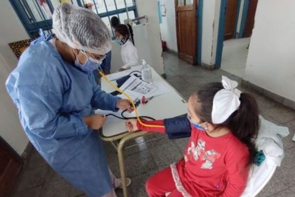 Irán a escuelas del sur de Salta Capital para hacer certificados médicos