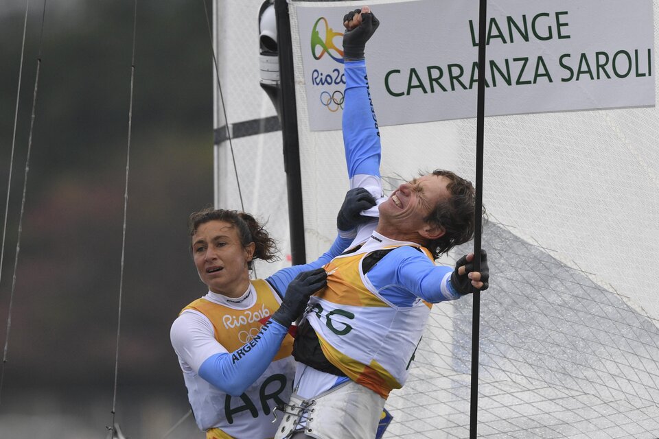 Cecilia Carranza y Santiago Lange, durante la épica conquista en Río 2016. (Fuente: NA)