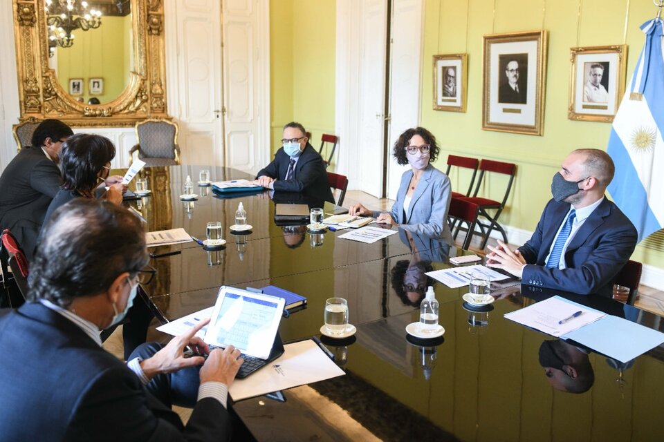 Guzmán, Cafiero, Todesca, Pesce, Marcó del Pont, Kulfas y Moroni, en la reunión de Gabinete Económico.  (Fuente: Prensa Jefatura de Gabinete)