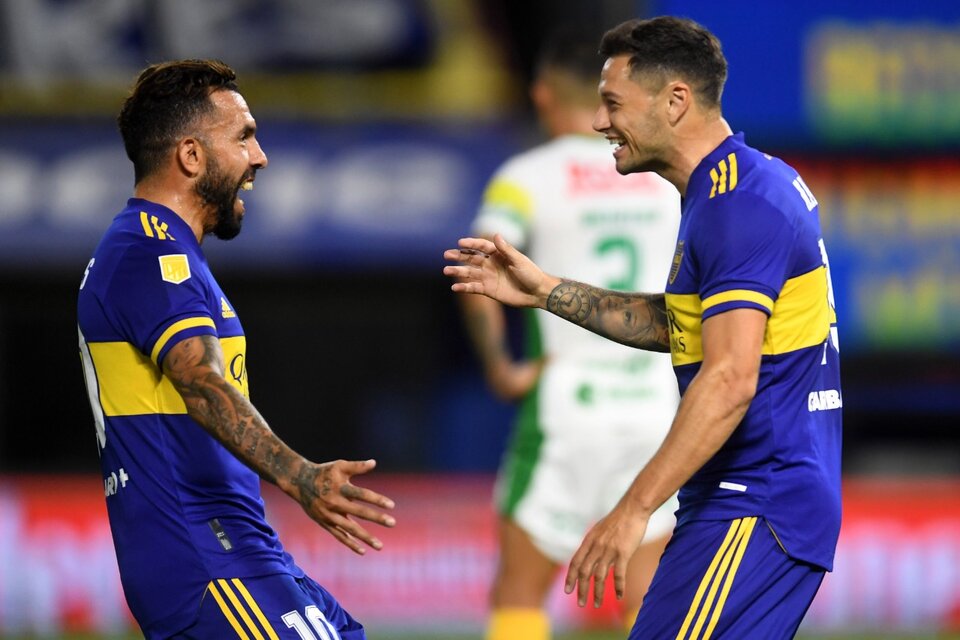 Tevez y Zárate, los goleadores del primer triunfo del año en la Bombonera. (Fuente: Fotobaires)