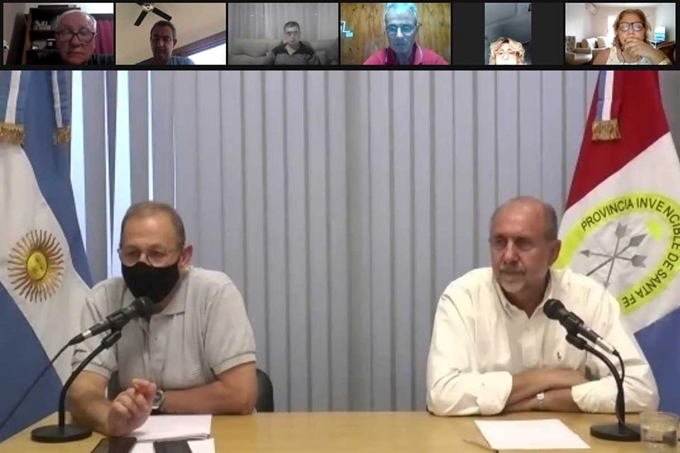 El ministro Corach y el gobernador en la imagen de la sala virtual con intendentes.