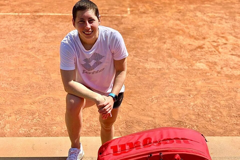 La imagen de Carla Suárez en una cancha de tenis tras superar un cáncer. (Fuente: Twitter Carla Suárez)