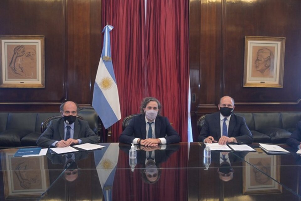 Eduardo Hecker (Banco Nación), Santiago Cafiero (Jefe de Gabinete) y Omar Perotti (gobernador de Santa Fe)
