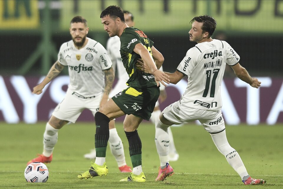 Defensa hizo un gran partido ante Palmeiras pero no pudo sacar un buen resultado. (Fuente: NA)