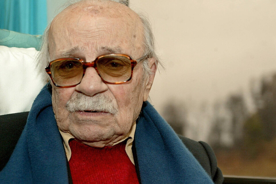 En 2011 muere Ernesto Sabato a los 99 años. El escritor fallece menos de dos meses antes de cumplir cien años.