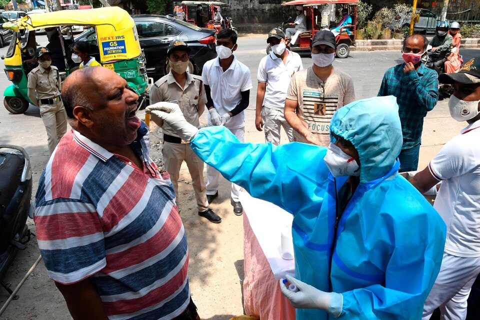 Covid-19: el mundo se acerca a la tasa de infección más alta desde el inicio de la pandemia (Fuente: EFE)
