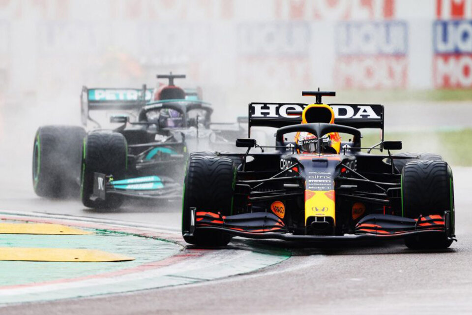 Verstappen matiene la punta ante la presión de Hamilton. (Fuente: Fórmula 1)