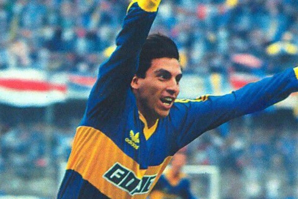 Alfredo Graciani y uno de sus tantos festejos con la camiseta de Boca.