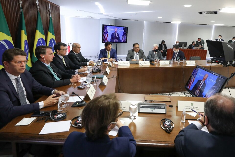 Bolsonaro (2ndo izq.) y parte de su gabinete participan en la cumbre climática virtual.  (Fuente: EFE)