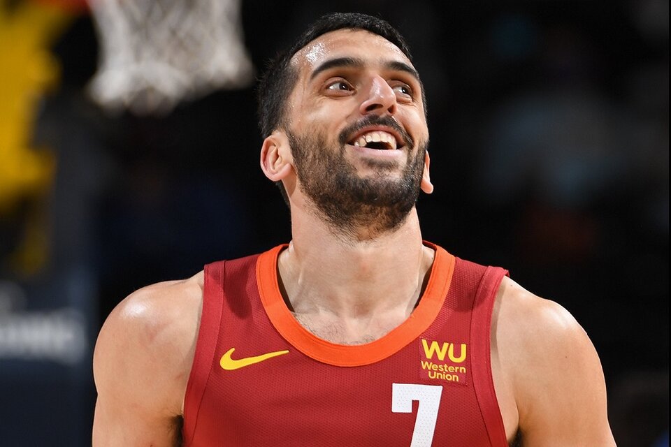 Campazzo sonríe porque jugó su mejor partido en la NBA y se fue ovacionado del Ball Arena. (Fuente: AFP)