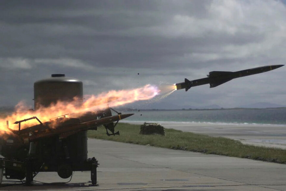 El Gobierno rechazó el lanzamiento de misiles realizado por el Reino Unido en las Islas Malvinas
