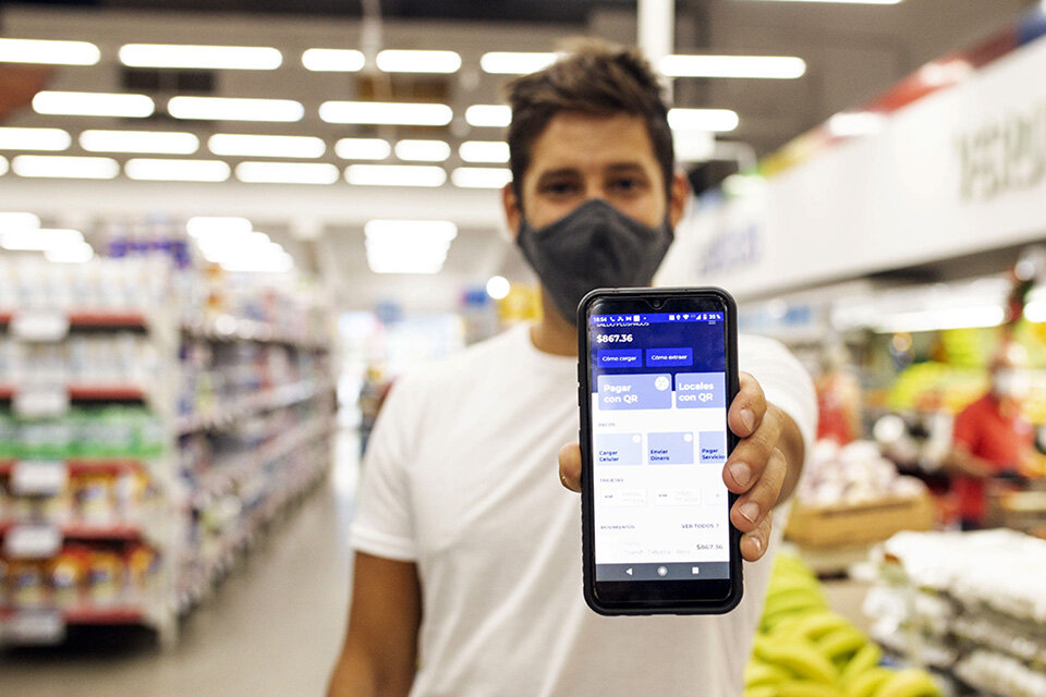 Los usuarios deben ingresar a Play Store o App Store y descargar la app Billetera PlusPago.