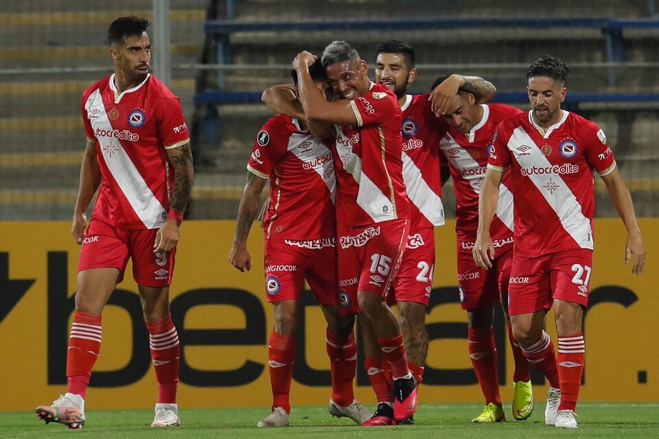 Copa Libertadores: Argentinos Juniors le ganó 2-0 a Universidad Católica de Chile (Fuente: AFP)