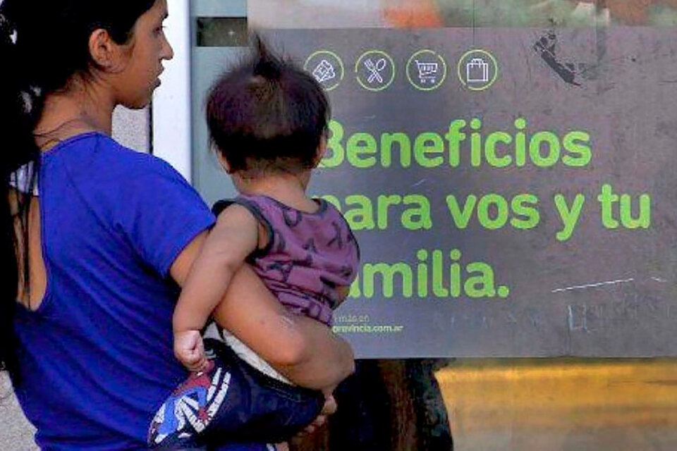 "Familias sin los medios suficientes para la reproducción de su vida no pueden más que tender a repetir esas condiciones en las generaciones siguientes", afirma Norberto Alayón. (Fuente: Télam)