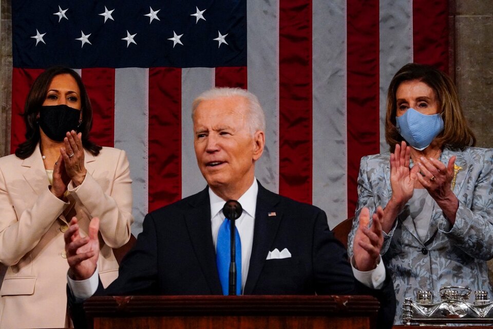 El discurso de Biden recibe el aplauso de Kamala Harris y Nancy Pelosi. (Fuente: AFP)