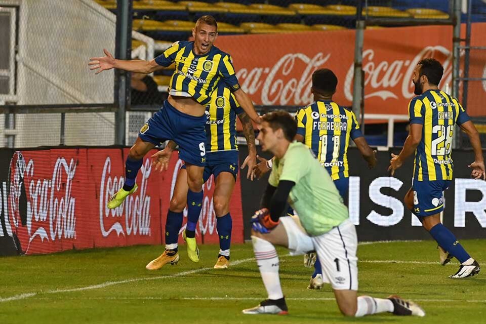 Marco Ruben grita el gol que abrió el camino de la victoria canaya.   (Fuente: Sebastián Granata)