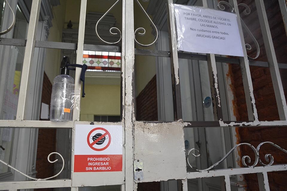 Las puertas de las escuelas hoy en Rosario permanecieron cerradas. (Fuente: Sebastián Joel Vargas)