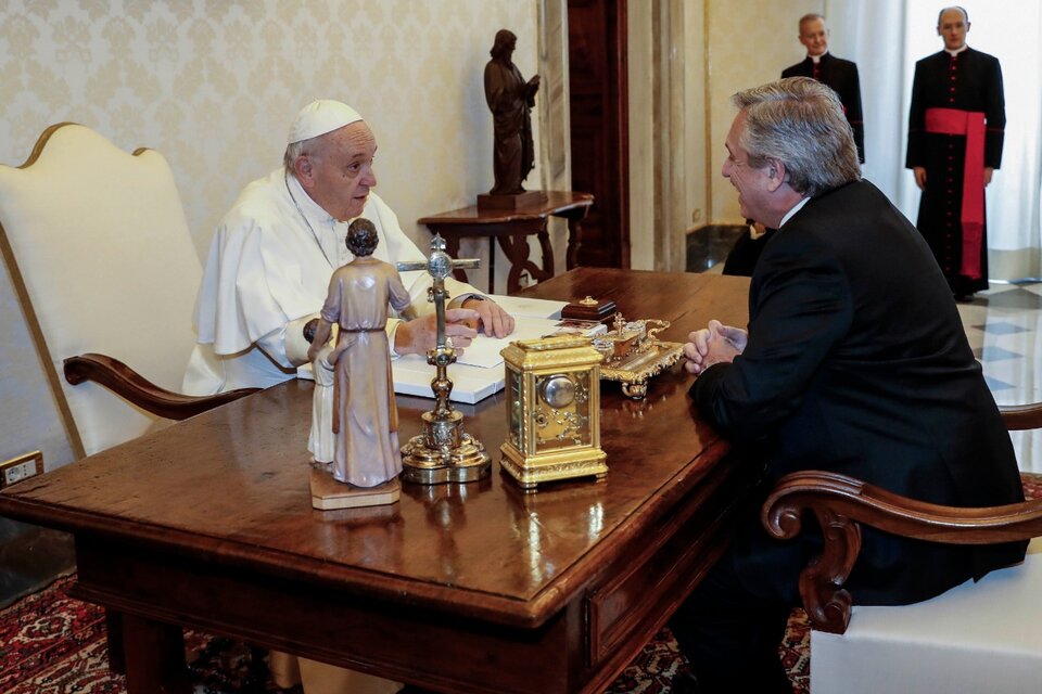 El Pontífice y Alberto Fernández, en su última visita al Vaticano.  (Fuente: AFP)