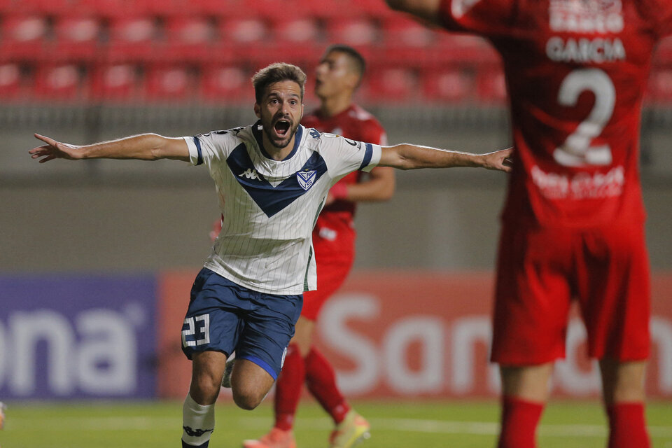 Bouzat festeja la apertura para Vélez. (Fuente: AFP)