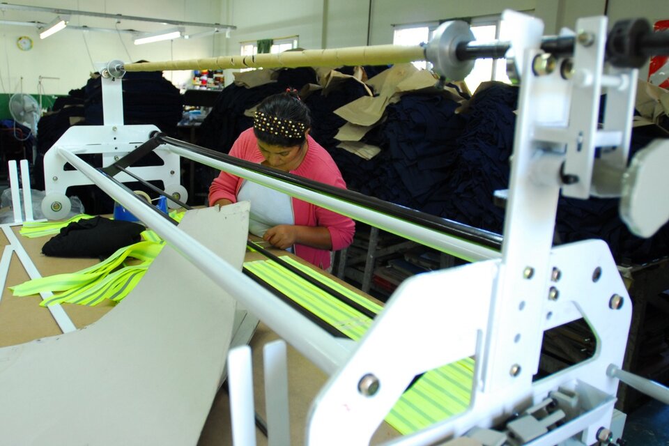 El 58,7 por ciento de las textiles consultadas afirmó que piensa realizar inversiones con el objetivo de mejorar el nivel de productividad. (Fuente: Bernardino Avila)