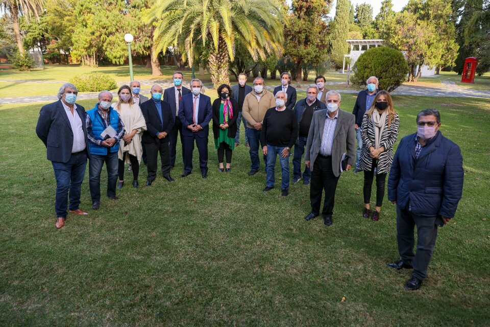 Alberto Fernández con la cúpula de la CGT en Olivos.