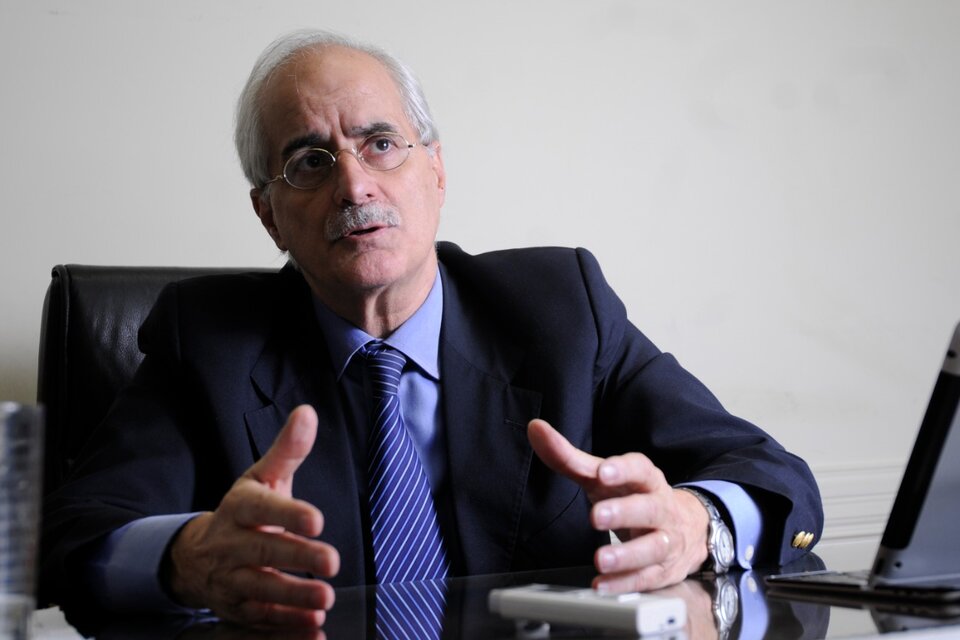 Jorge Taiana, senador nacional. Abrió la audiencia con una fuerte reivindicación de la soberanía nacional y la interconexión marítimo fluvial. (Fuente: Arnaldo Pampillon)