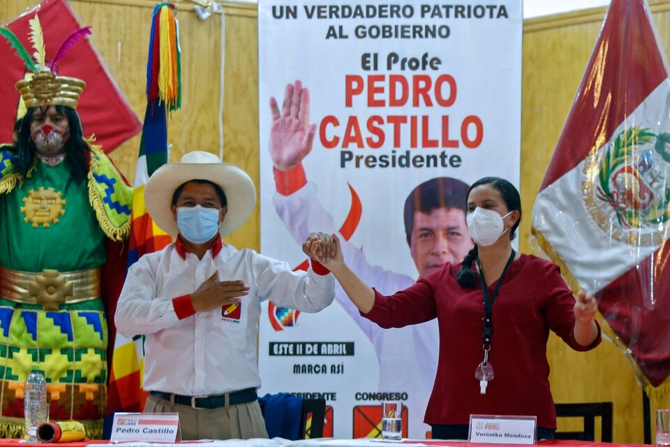 Castillo y Mendoza en un acto de campaña este miércoles en Lima. (Fuente: AFP)