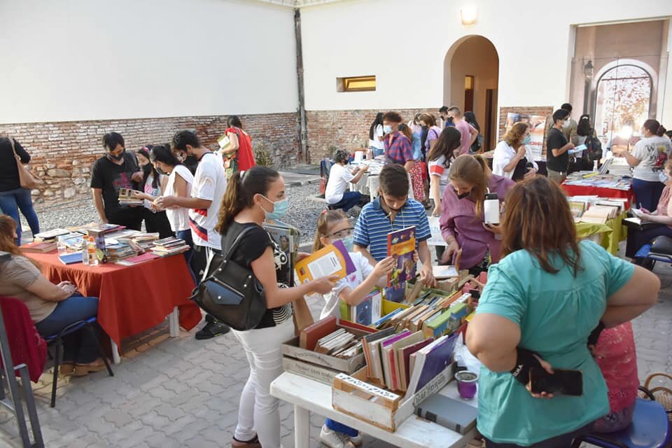 Mercado del Libro en la Casa de la Cultura.