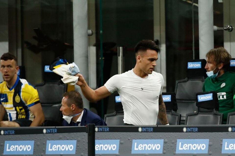 La bronca de Lautaro al salir reemplazado en el partido ante la Roma. (Fuente: AFP)