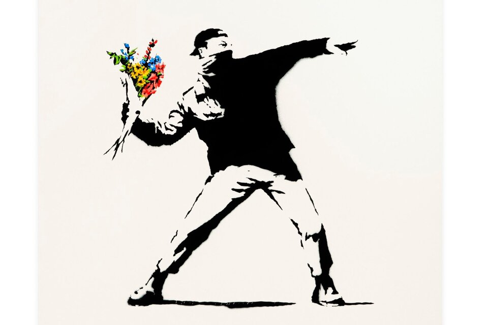 "Love is in the air" es la obra más conocida y popular de Banksy.  (Fuente: EFE)